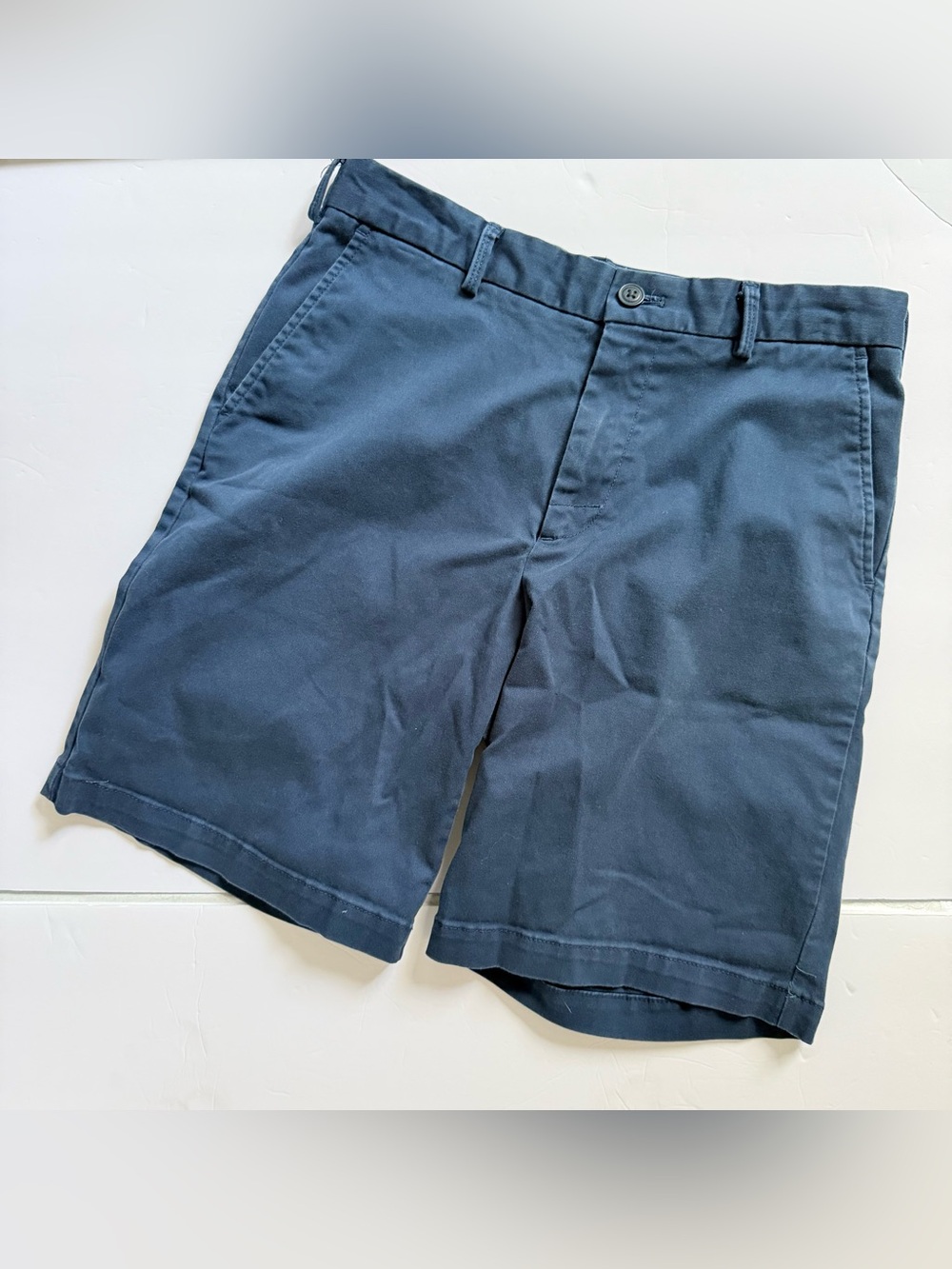 Izod Men's Saltwater Navy Flat-Front Chino 9.5” Shorts Sz 30